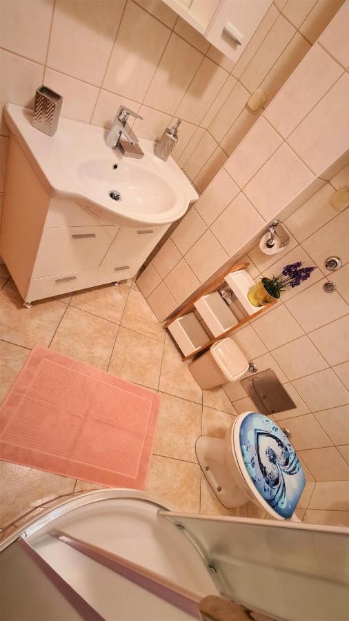 Apartment Karamarko Malinska Esterno foto