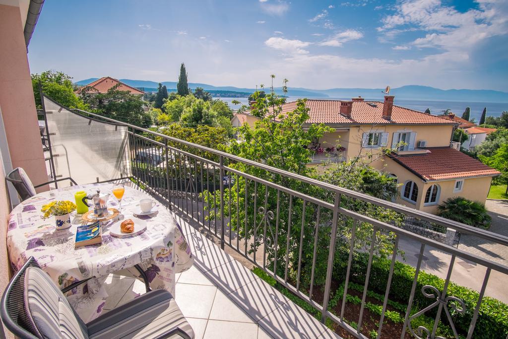 Apartment Karamarko Malinska Esterno foto